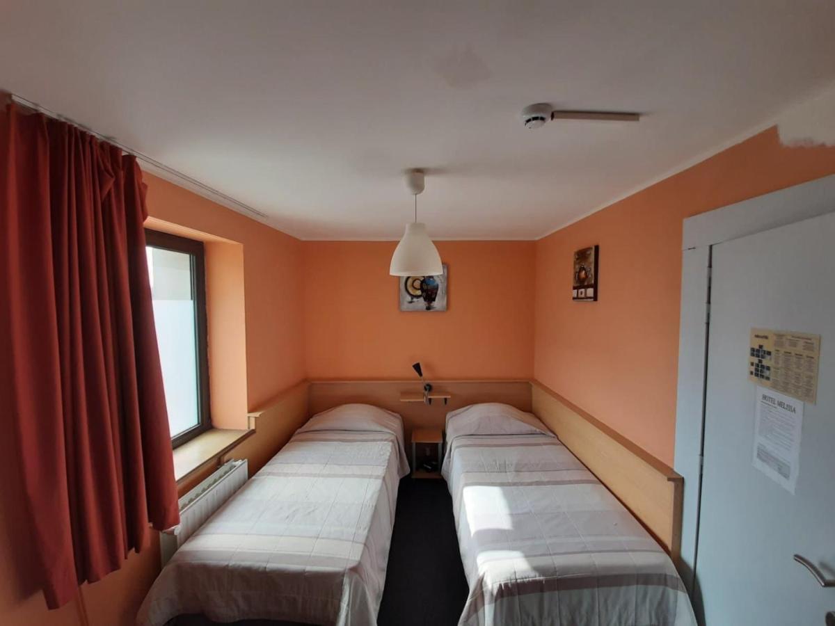 Hotel Melissa Peruwelz Экстерьер фото